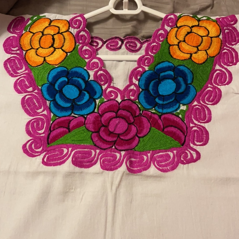 Authentic Mexican embroidered blouse - Picture 6 of 9